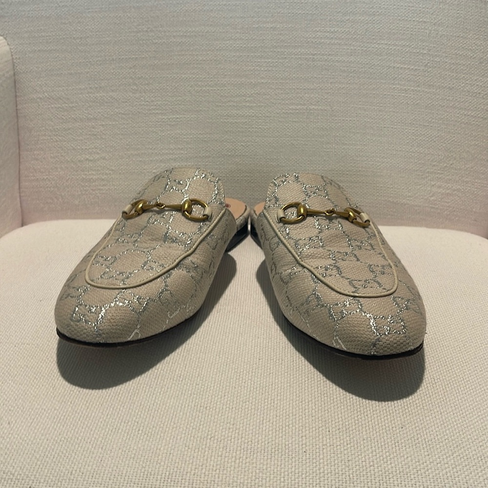 Gucci
Horsebit Accent Canvas Mules
Women's Size: 39.5
Off white